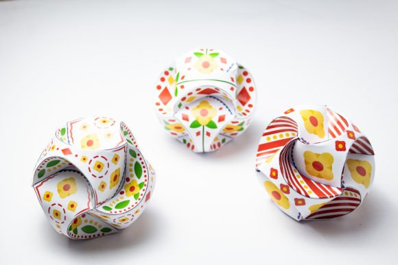 Reviewing 3D SVG Christmas Bauble Set for Design